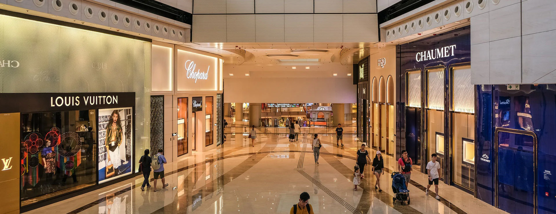 retail stores in mall